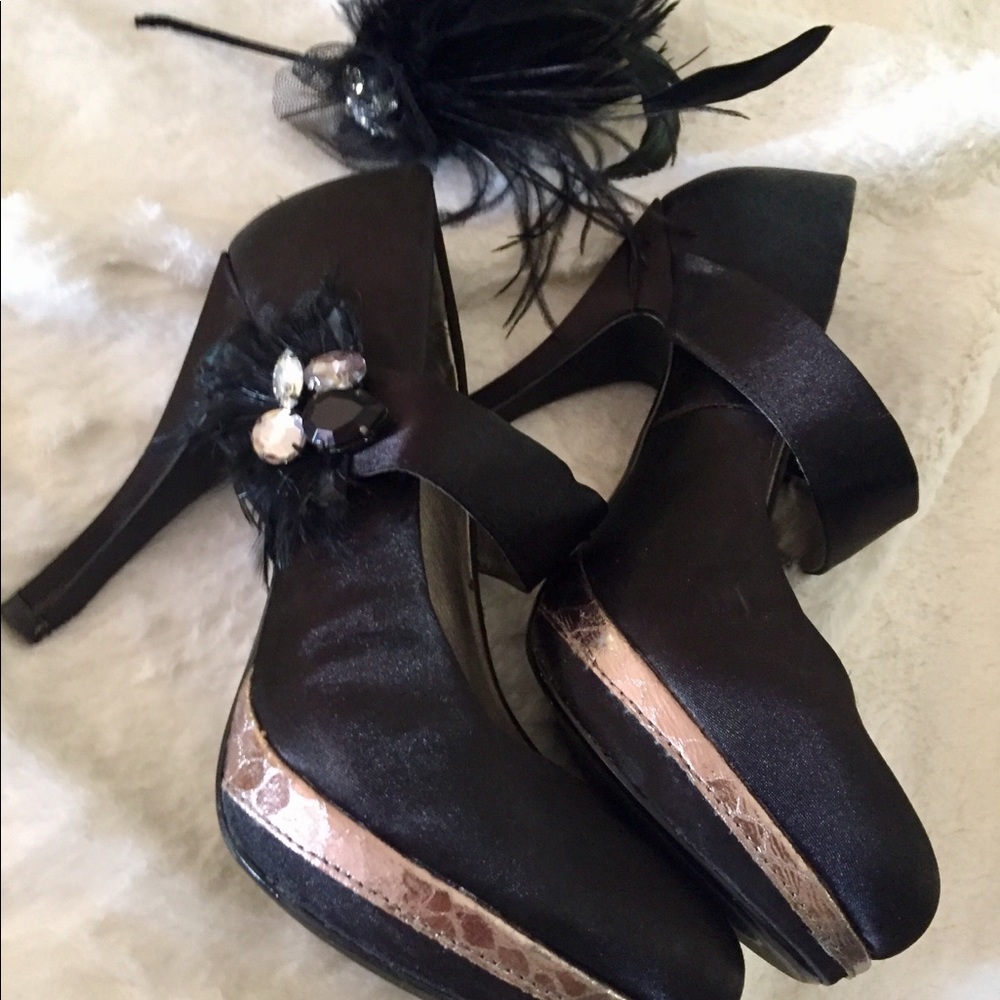 👠BKE shoes and matching headpiece.👠